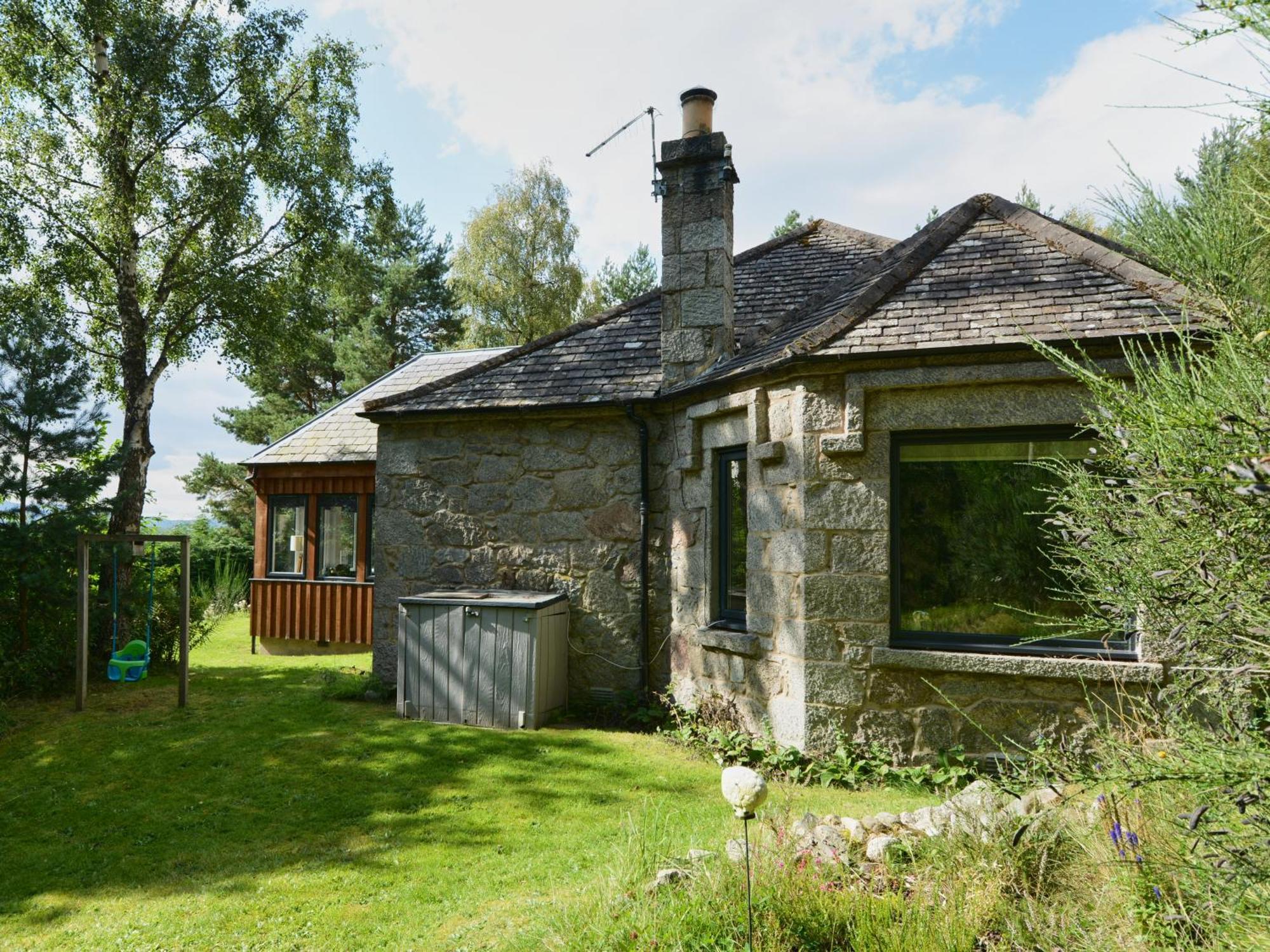 Amazing Cottage With Private Indoor Swim Pool And Hot Tub Grantown-on-Spey 외부 사진